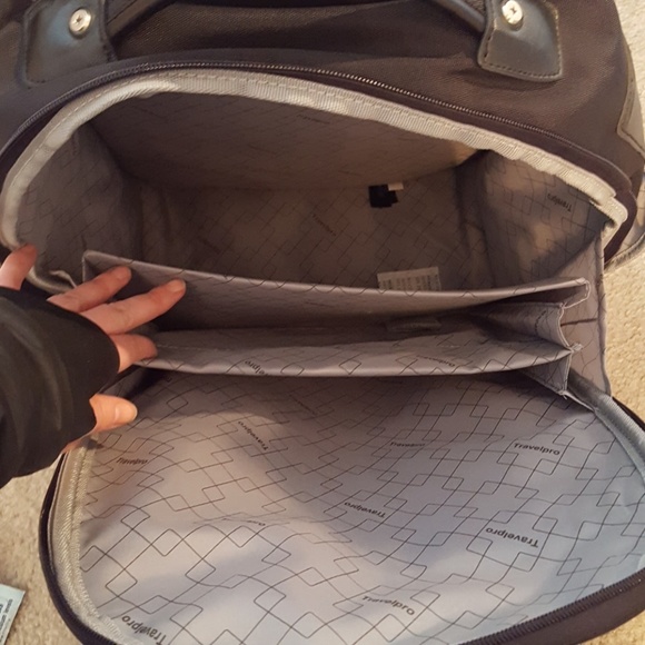 TravelPro Crew 8 backpack - Picture 3 of 6